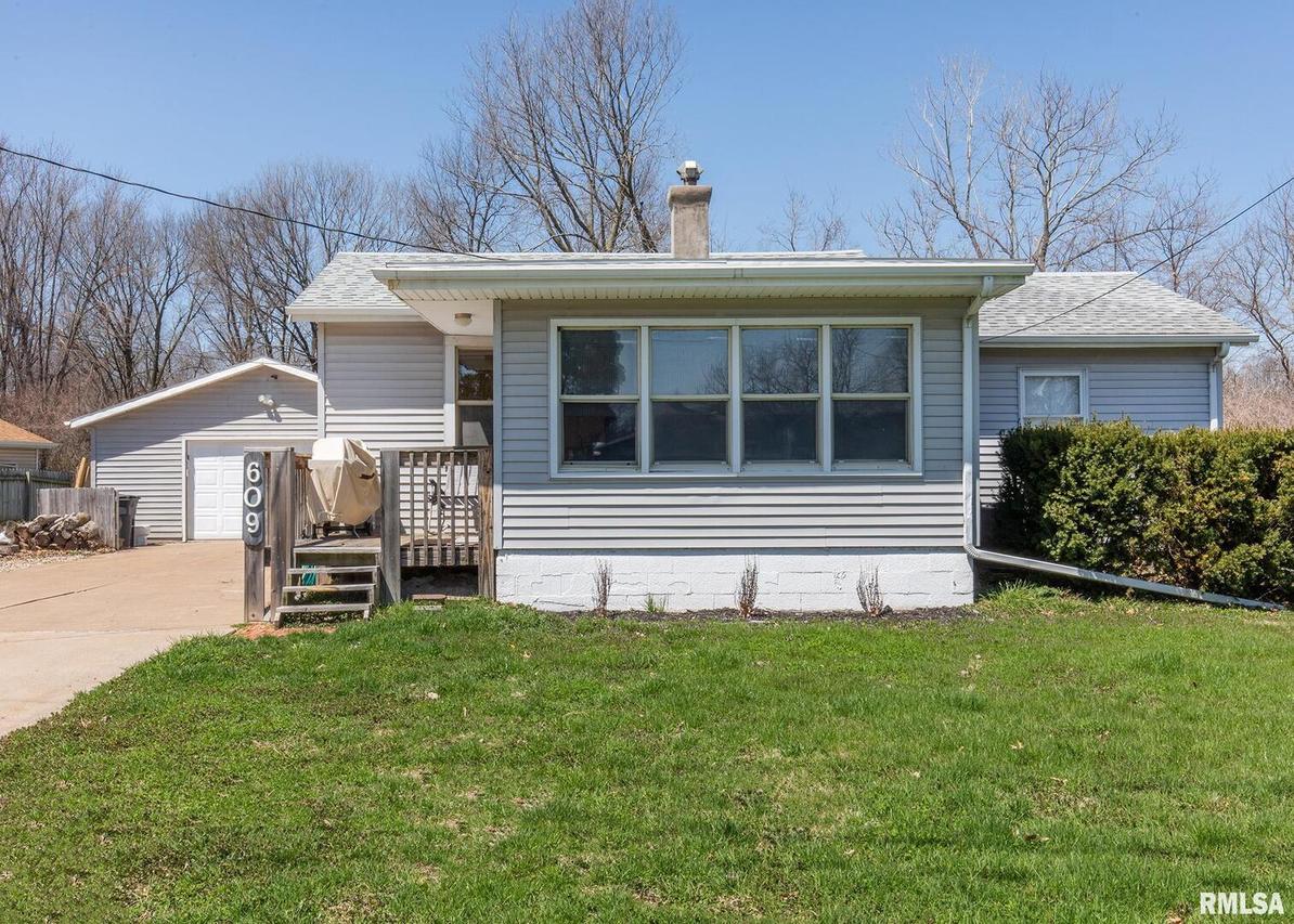 609 Island Ave., East Moline, IL 61244