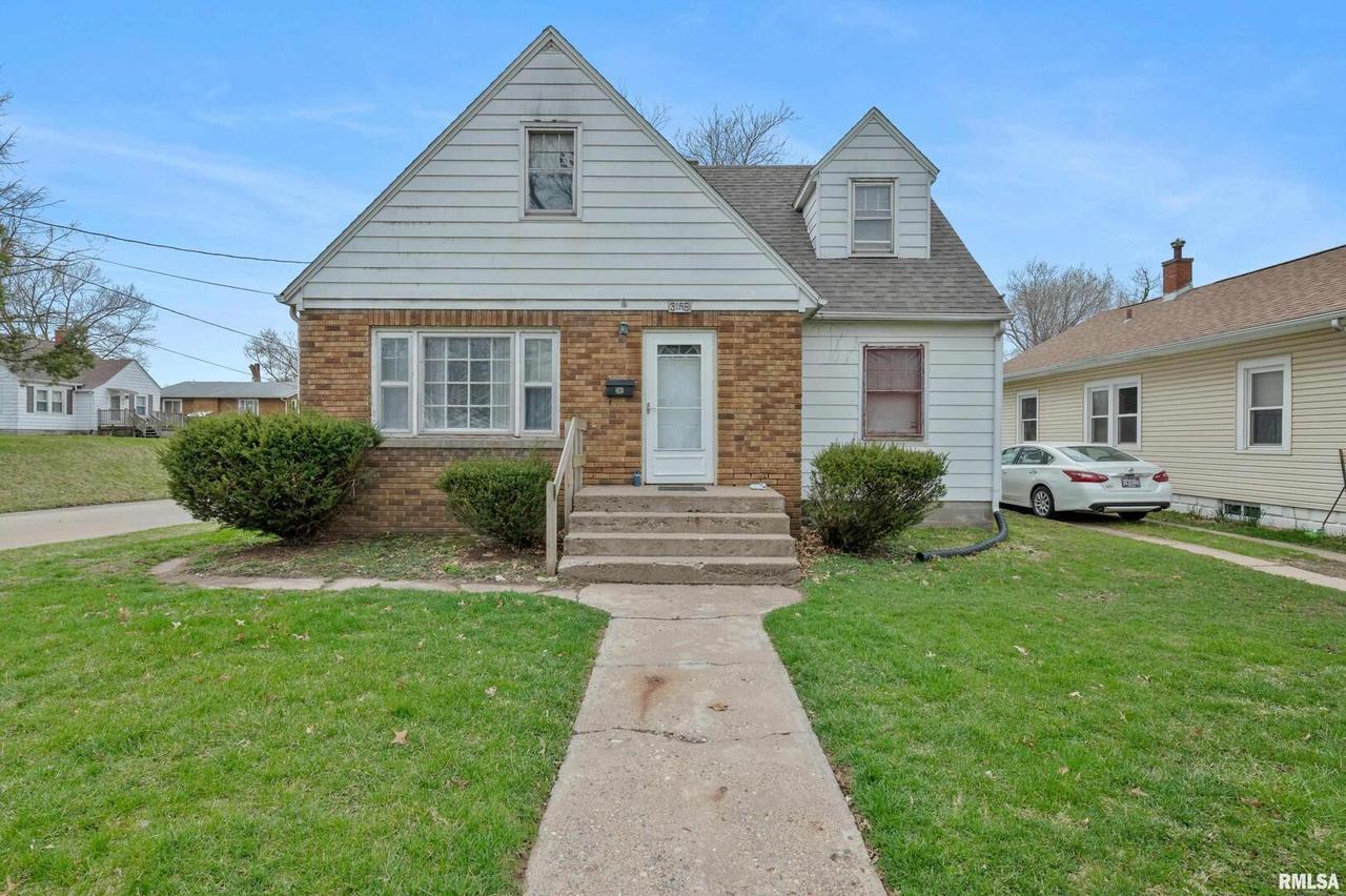 3158 10th St., Rock Island, IL 61201