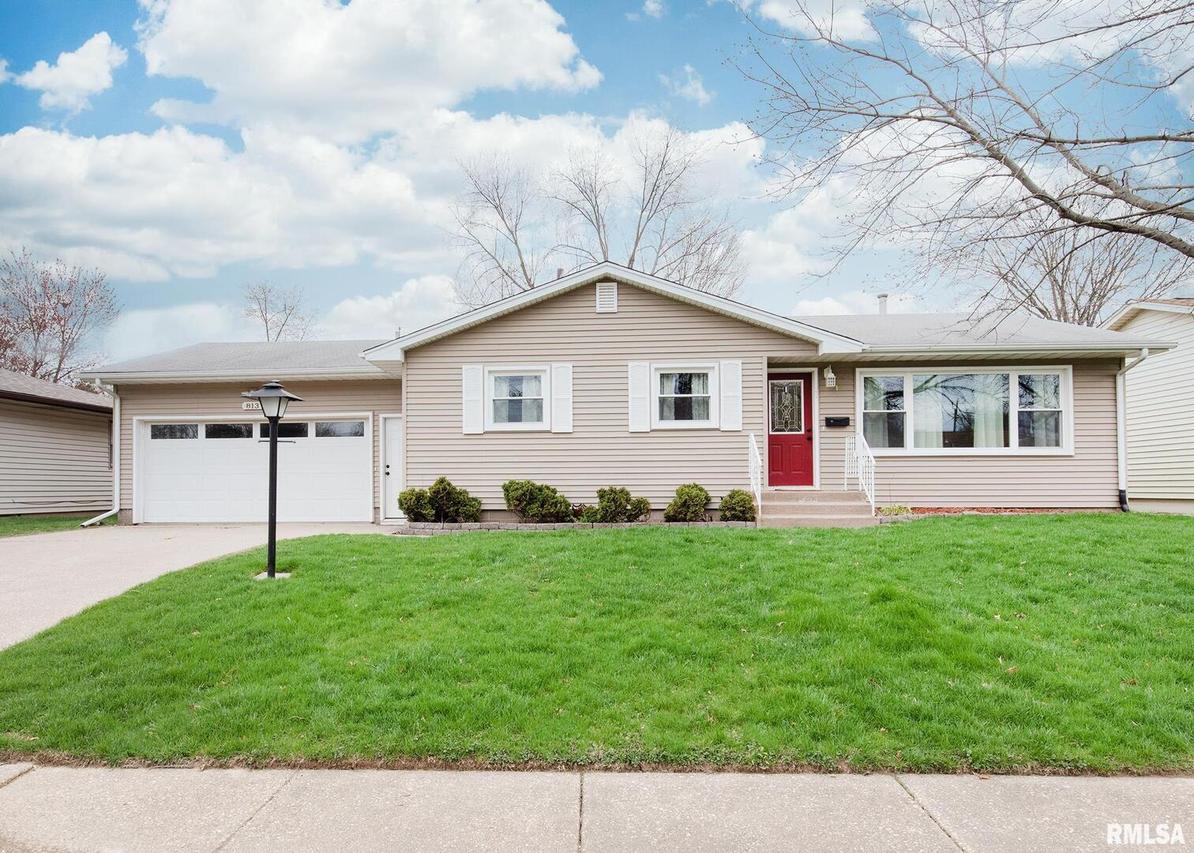 813 13th St., Silvis, IL 61282