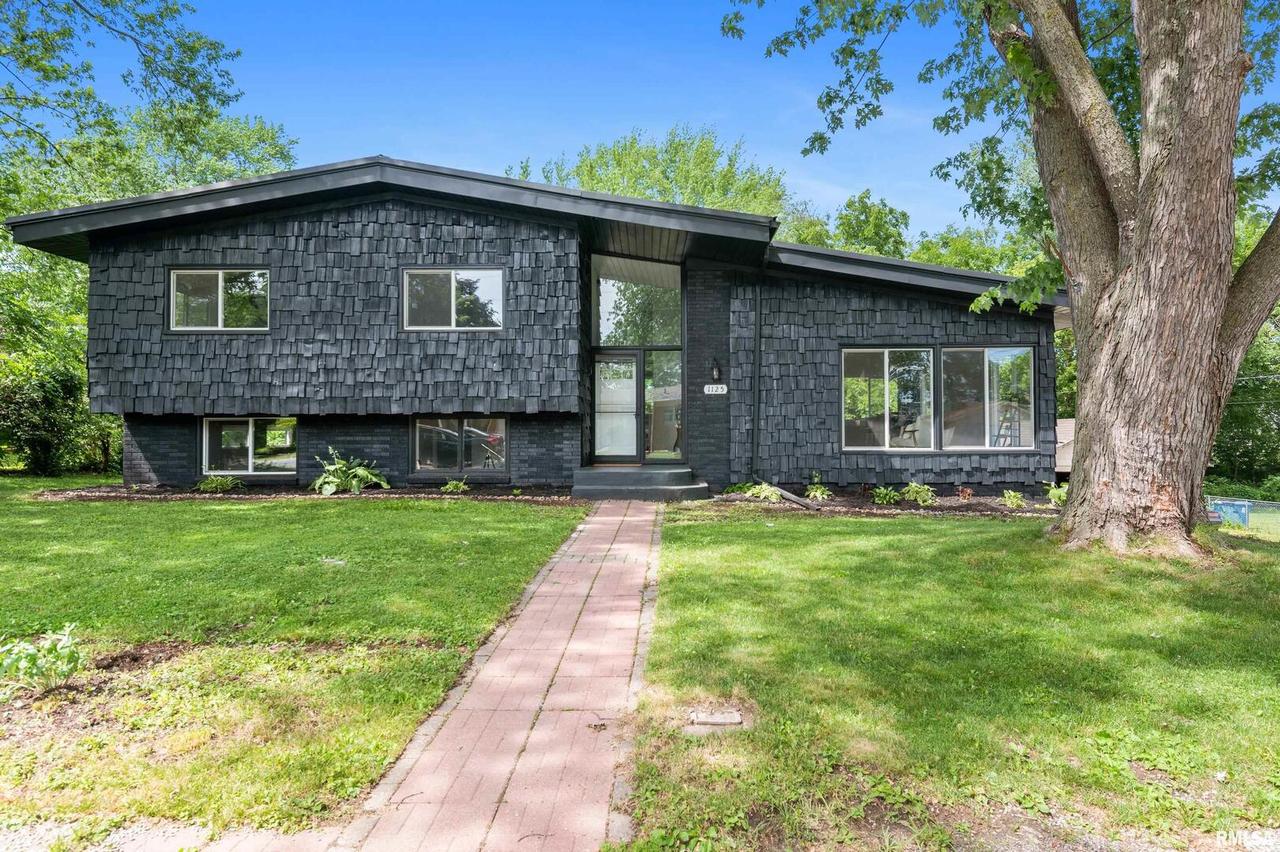 1125 22nd Ave., Silvis, IL 61282