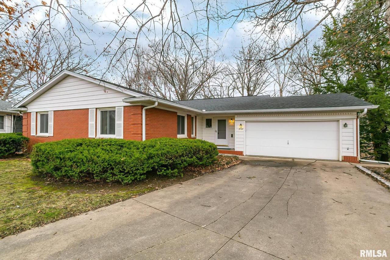 2742 26th Ave., Rock Island, IL 61201