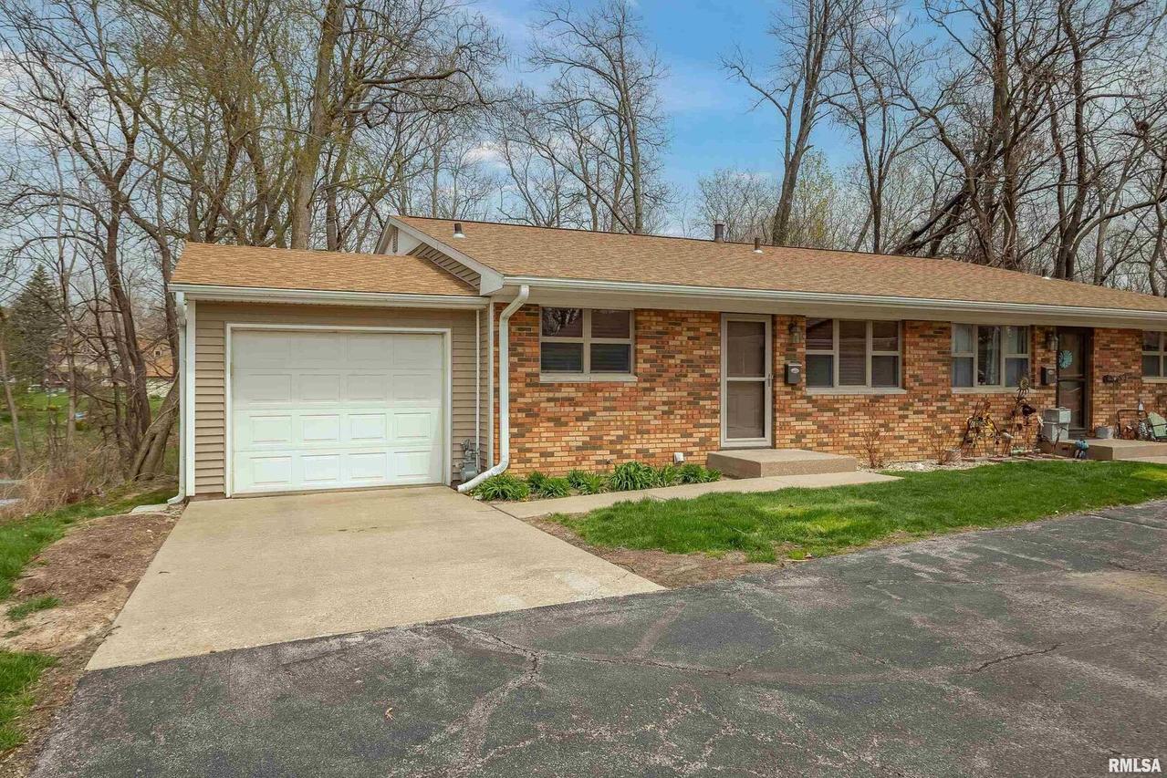 2202 7 1/2 St., East Moline, IL 61244