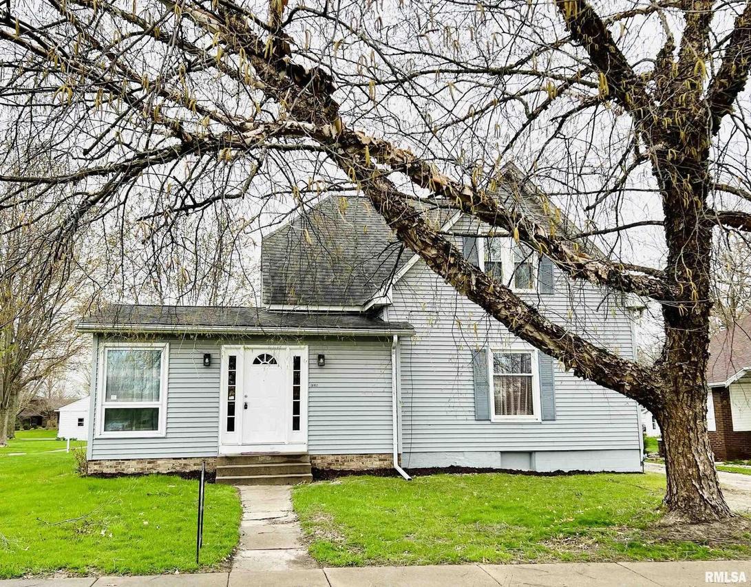 1215 13th St., Viola, IL 61486