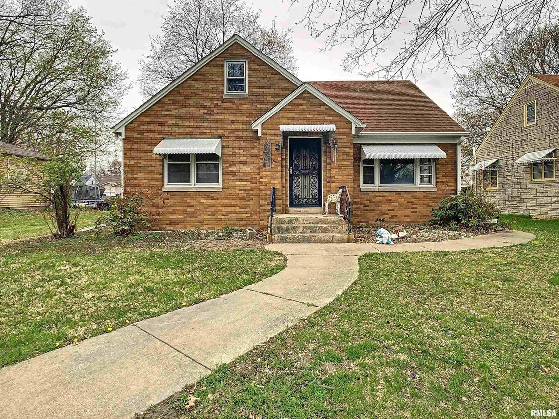 2505 7 1/2 St., East Moline, IL 61244