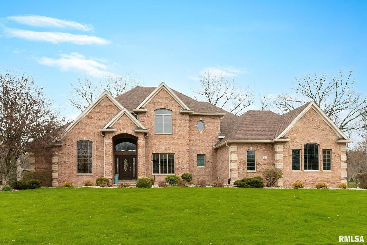 9 Oakmont Dr., Coal Valley, IL 61240