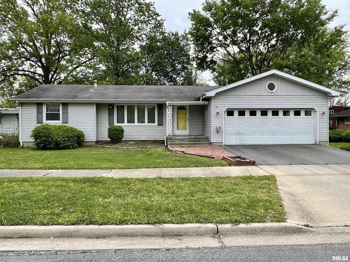 808 N 22nd St., Murphysboro, IL 62966