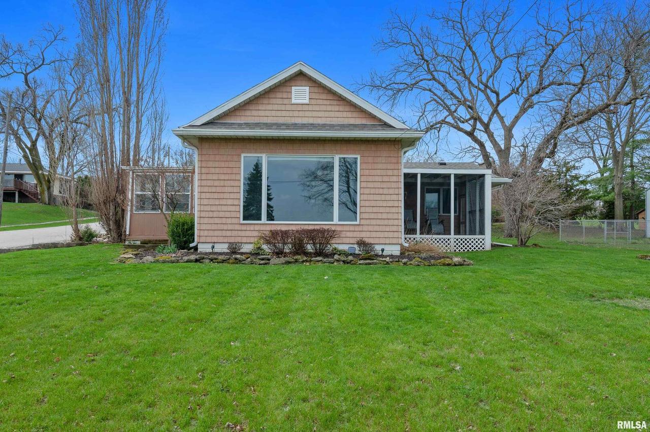 104 4th St., Cordova, IL 61242