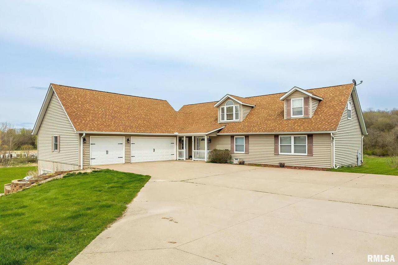 2 Colona Heights, Colona, IL 61241