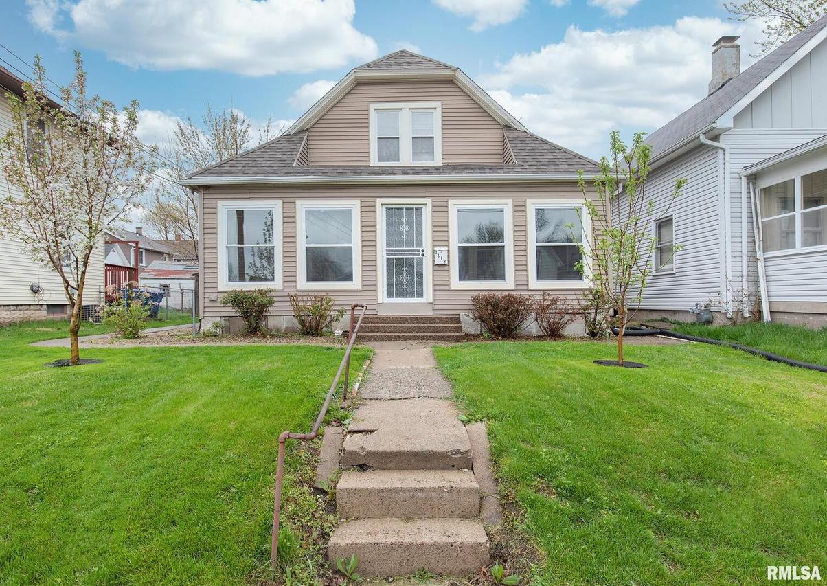 1613 28th Ave., Moline, IL 61265