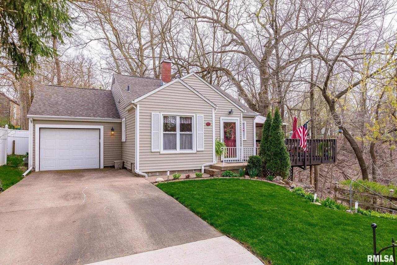 146 15th Ave., Moline, IL 61265