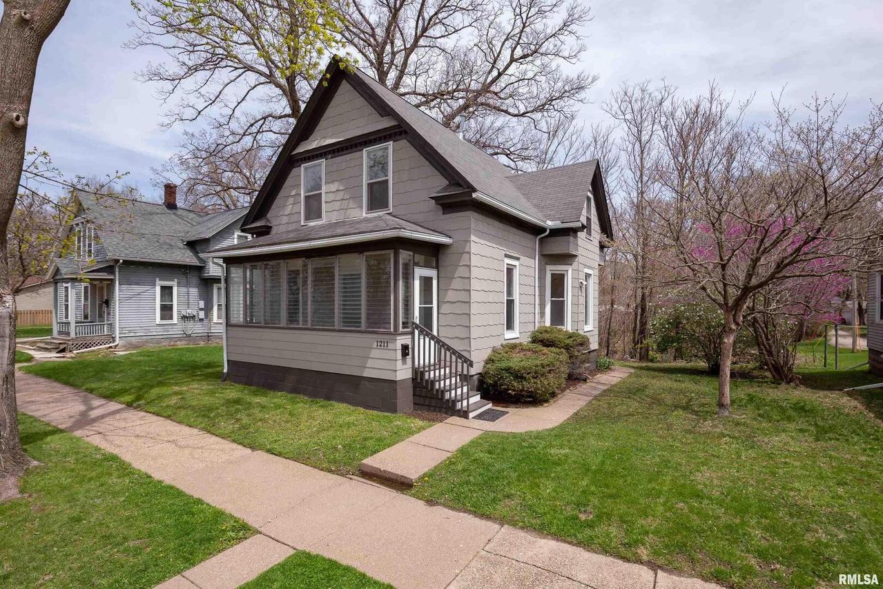 1211 29th St., Rock Island, IL 61201