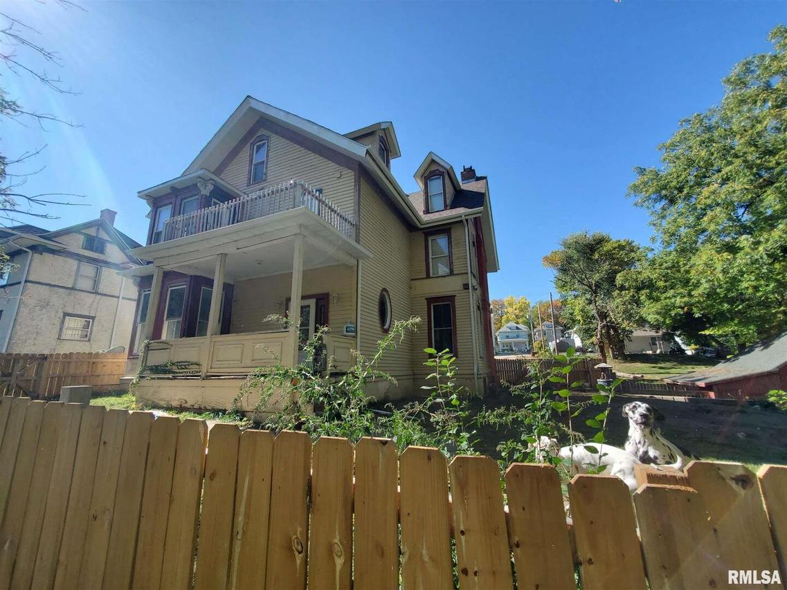 1111 15th St., Moline, IL 61265