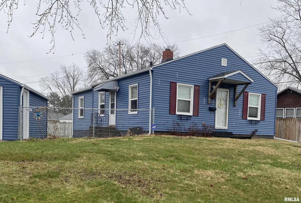 8 Berkshire Dr., Rock Island, IL 61201