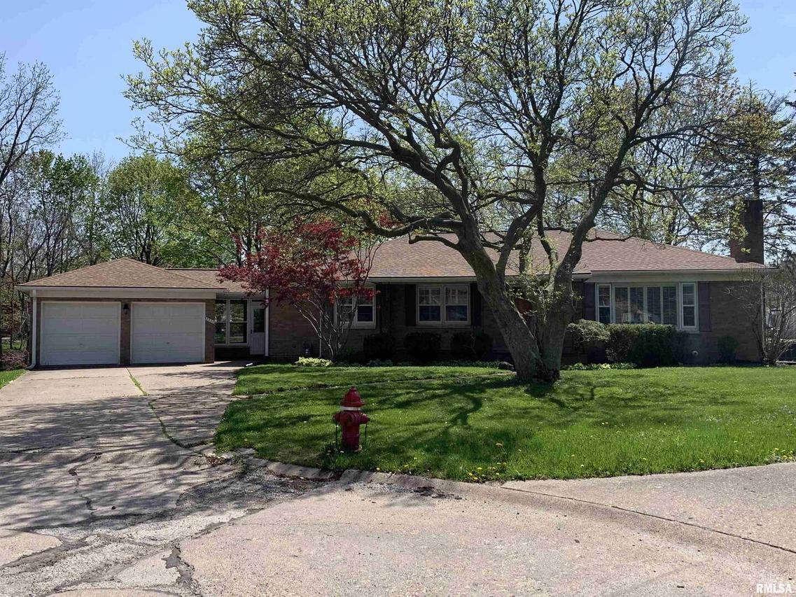 2531 7 1/2 St., East Moline, IL 61244