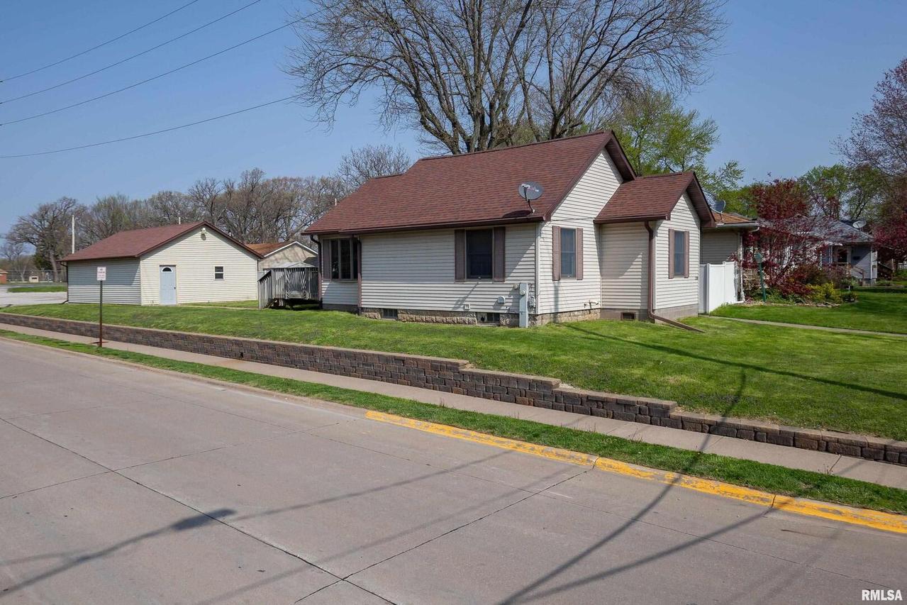 2201 18th St., East Moline, IL 61244