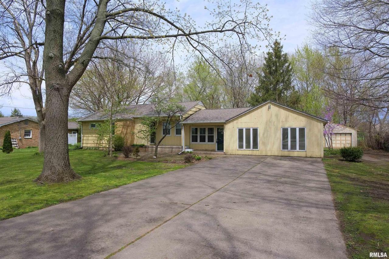 1715 65th Ave., Rock Island, IL 61201