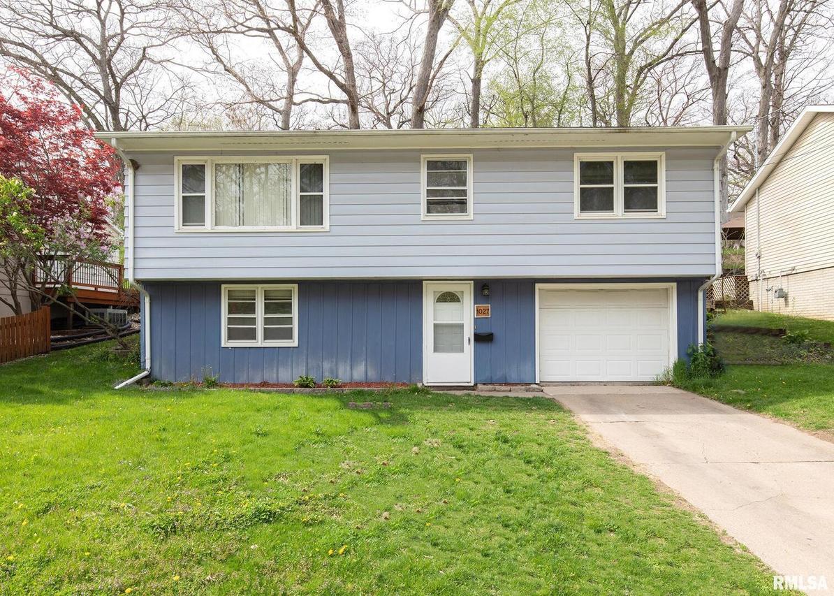 1027 21st Ave., East Moline, IL 61244