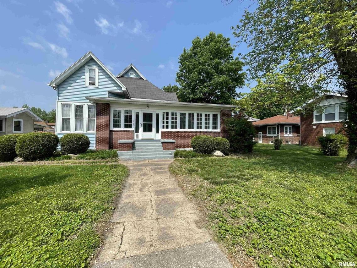 215 S 20th St., Murphysboro, IL 62966