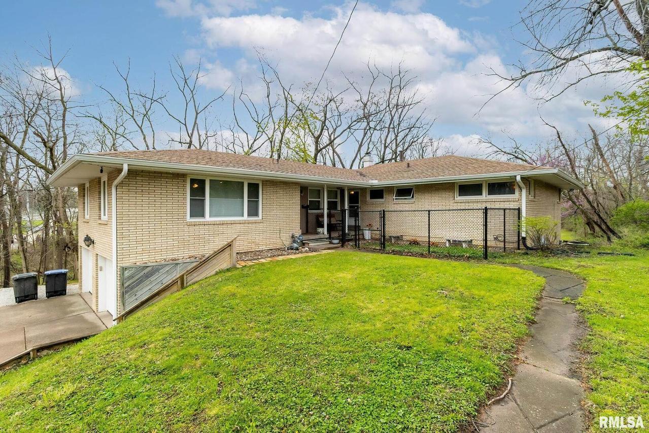 2228 25th Ave., Rock Island, IL 61201