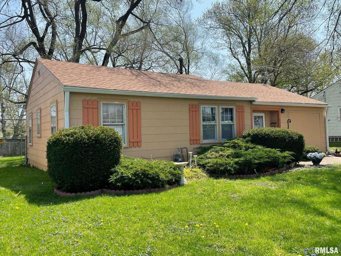 2330 47th St., Moline, IL