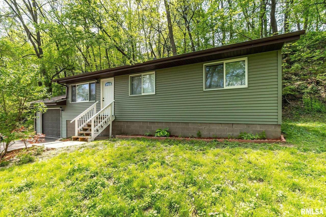 322 N 2nd Ave., Carbon Cliff, IL 61239