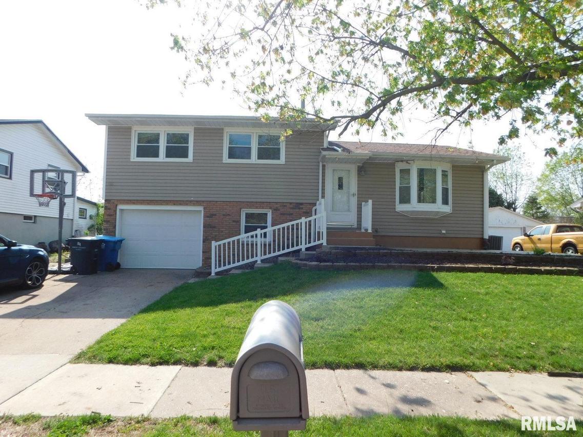 7928 10th St., Rock Island, IL 61201