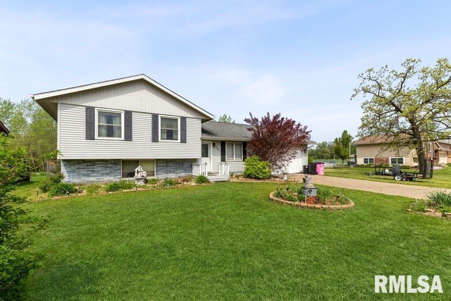 733 9th St., Colona, IL 61241