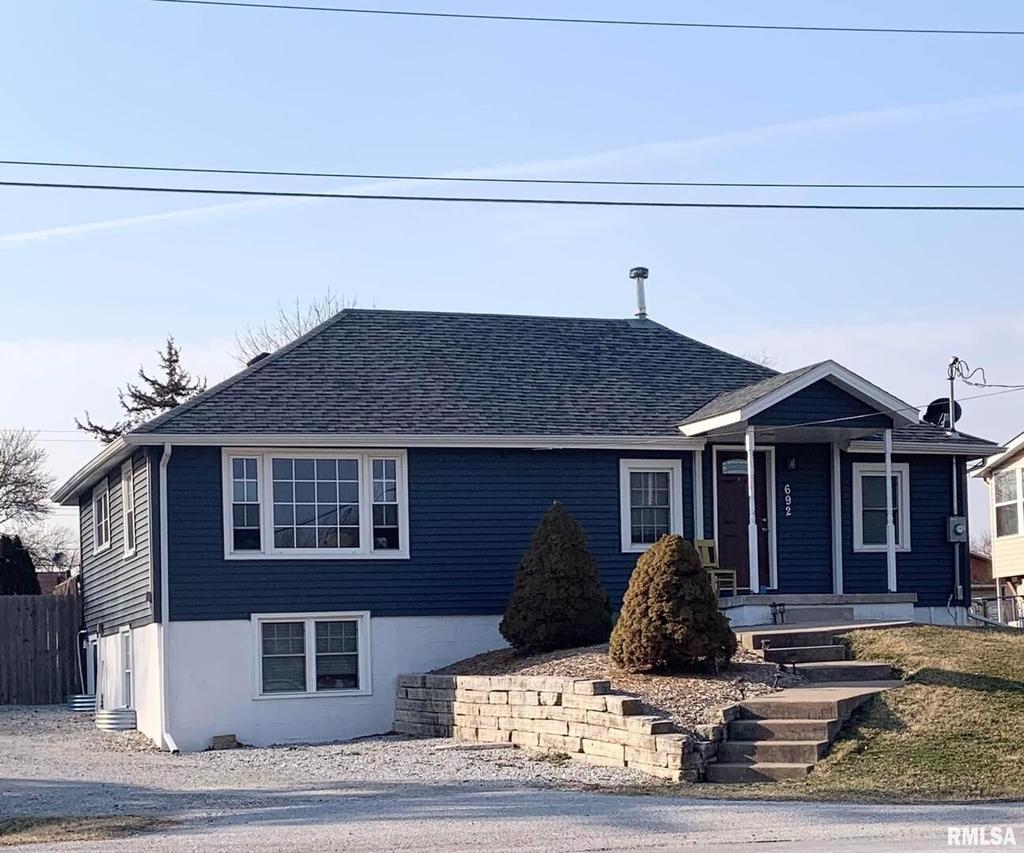 692 Hillcrest Dr., Milan, IL 61264