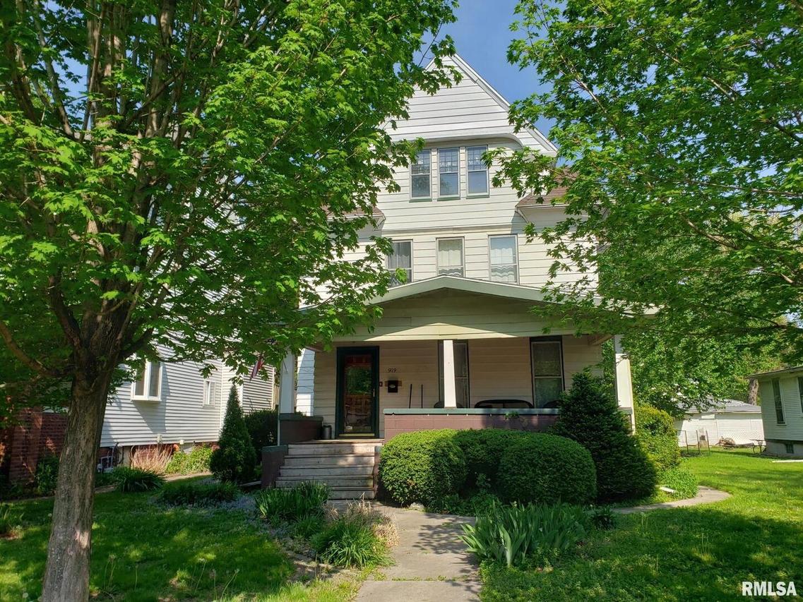 919 N Broad St., Galesburg, IL 61401