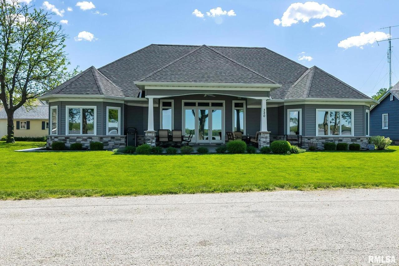 320 1st Ave., Hampton, IL 61256