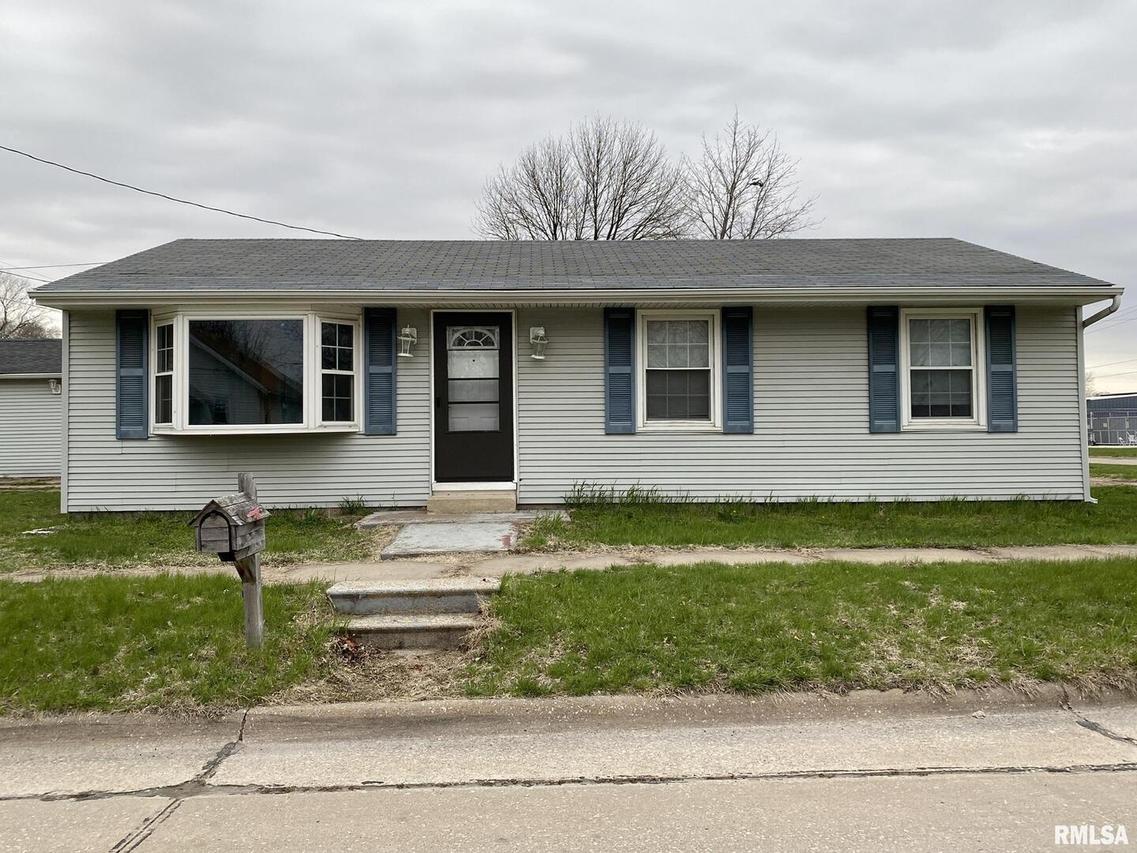 2613 8th Ave., East Moline, IL 61244