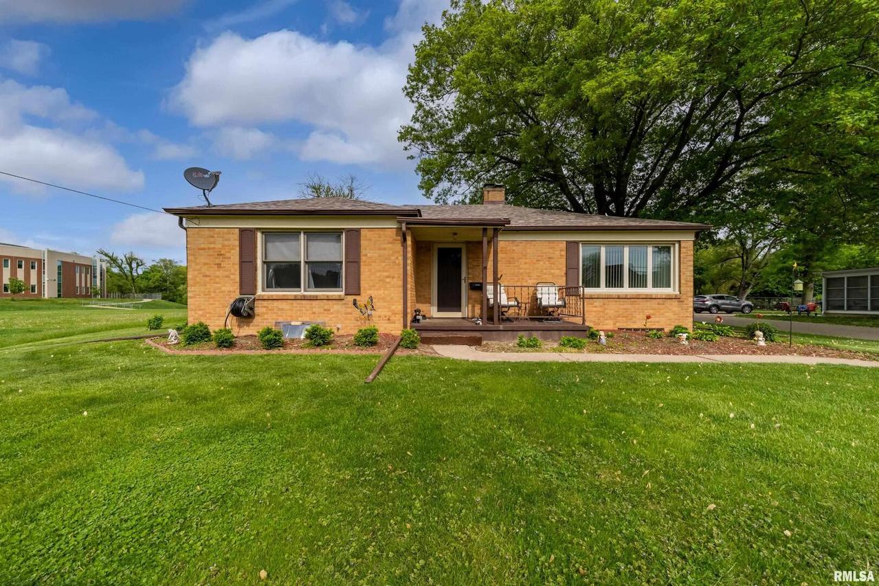 3318 7th St., Moline, IL 61265