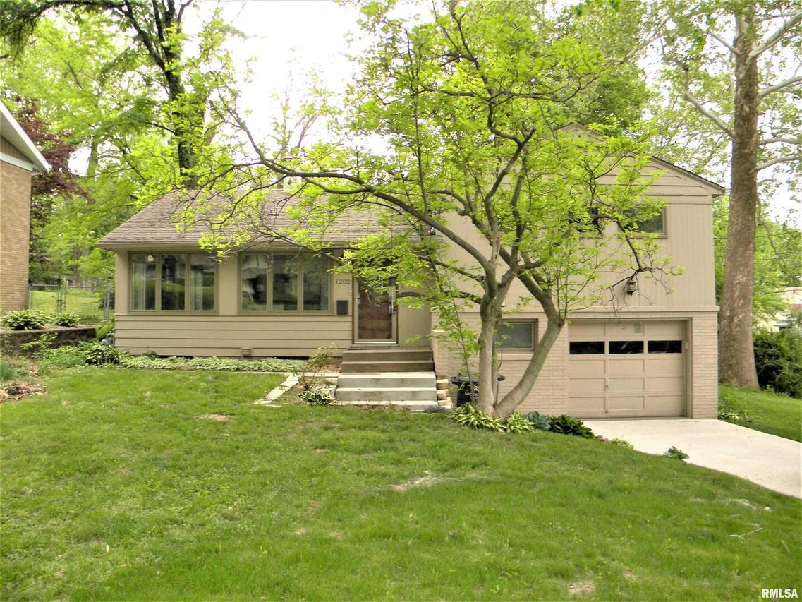 1202 42nd Ave., Rock Island, IL 61201