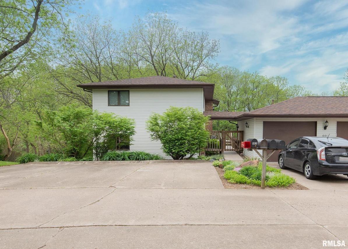 8504 Ridgewood Rd. #601, Rock Island, IL