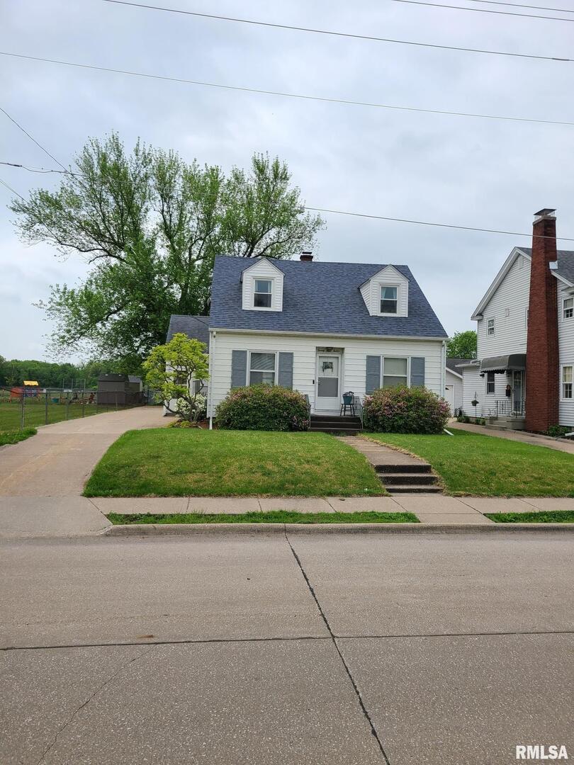 2912 26th Ave., Moline, IL 61265