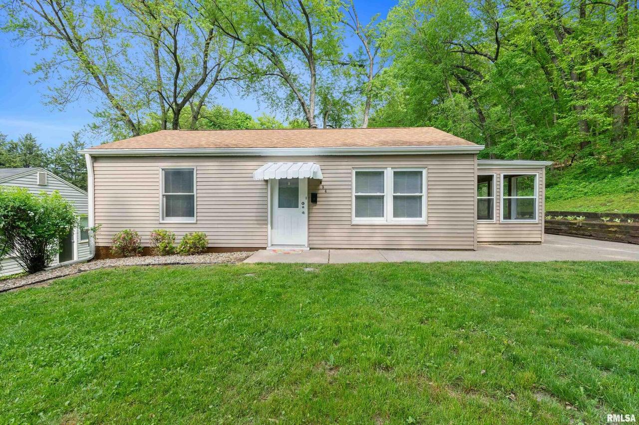 534 37th St., Moline, IL 61265