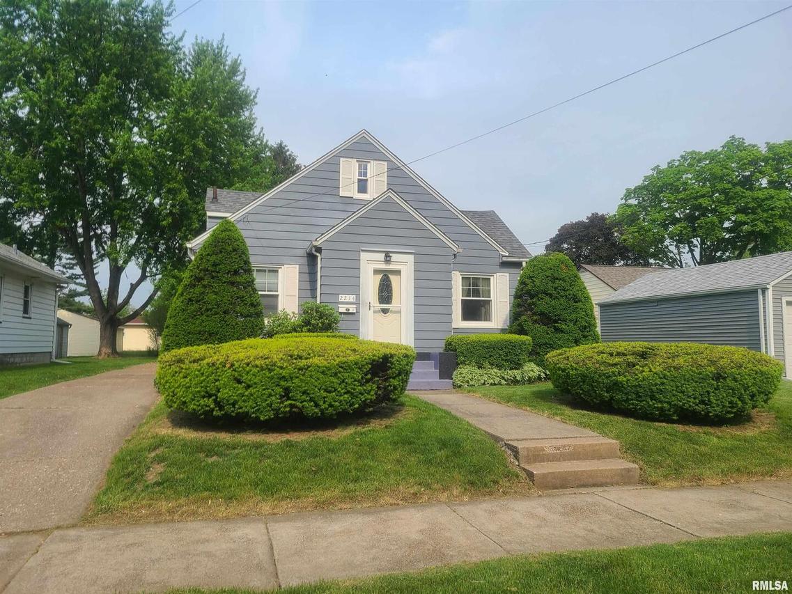 2214 32nd St., Rock Island, IL 61201