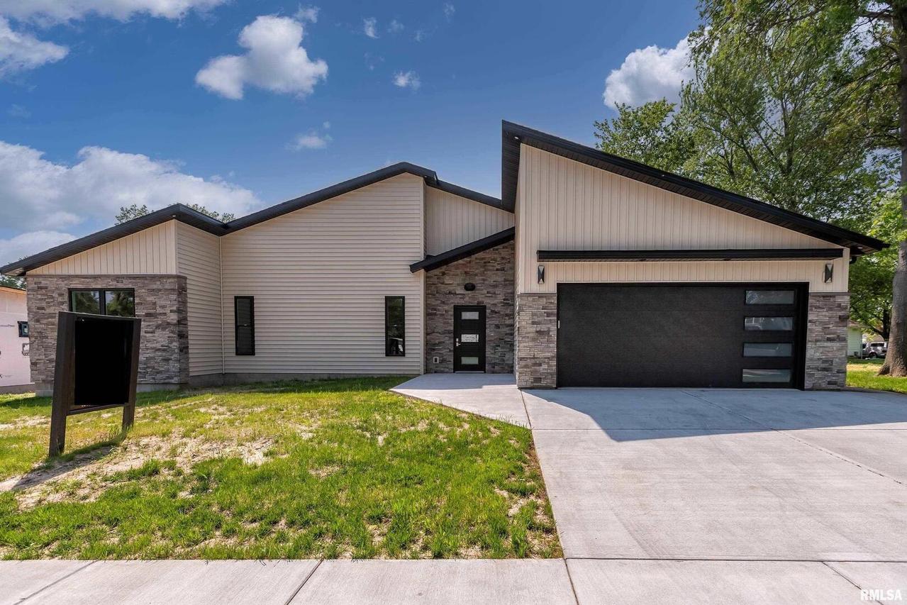 1012 S Buchanan St., Marion, IL 62959