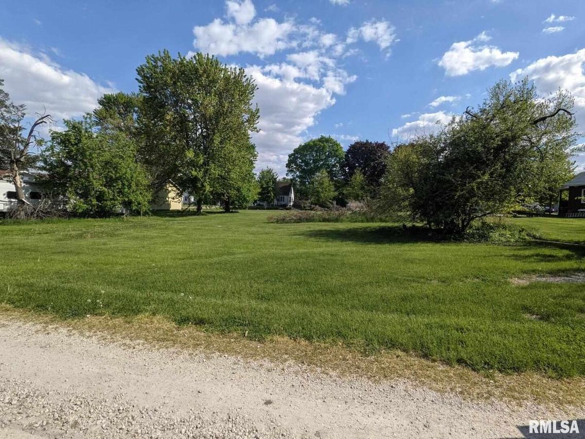 114 3rd St., Carbon Cliff, IL 61239