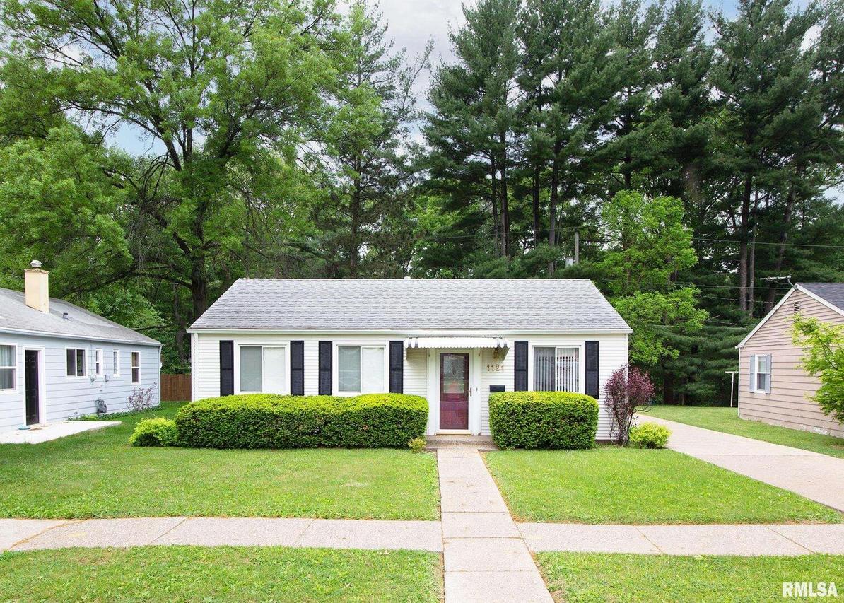 1121 39th St., Moline, IL 61265