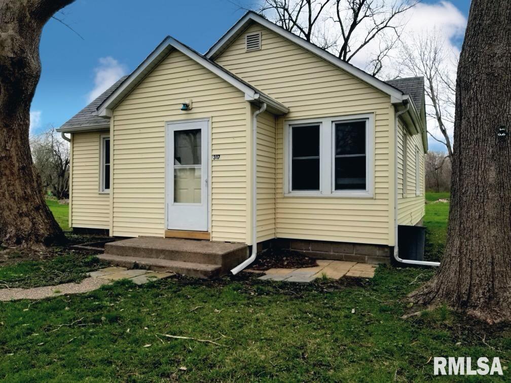 317 7th St., Colona, IL 61241