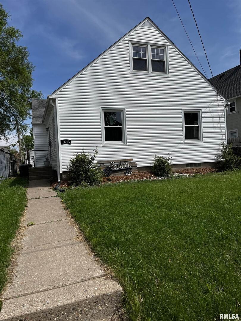 1613 20th Ave., Moline, IL 61265
