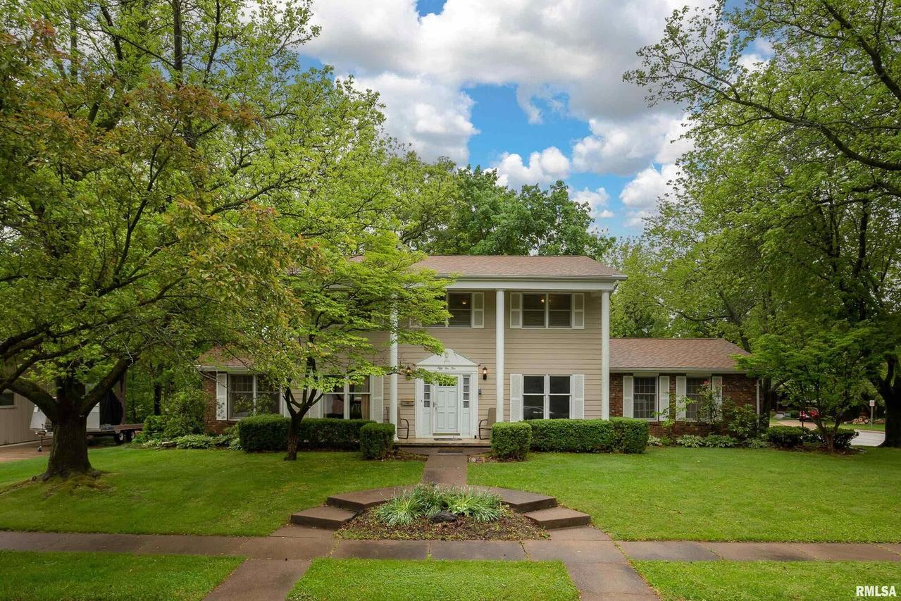 5210 37th Avenue Ct., Moline, IL 61265