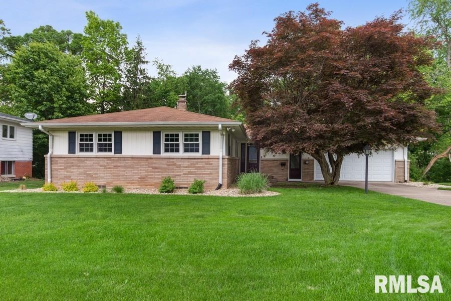 2122 3rd St. #B, East Moline, IL 61244