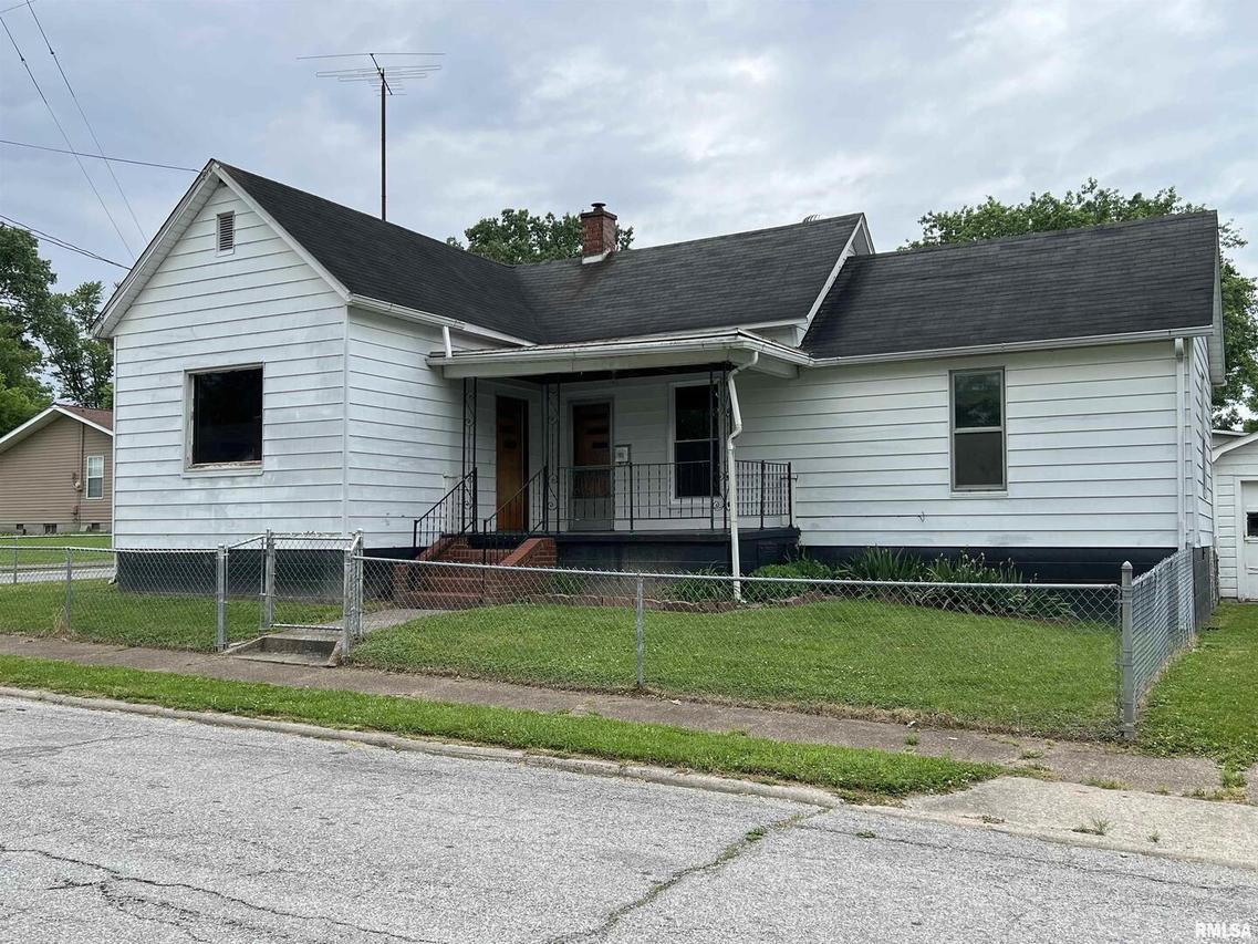 1229 S Land St., Harrisburg, IL 62946