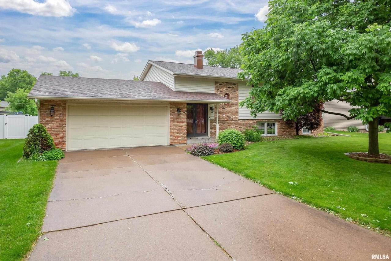 219 38th Ave., East Moline, IL 61244