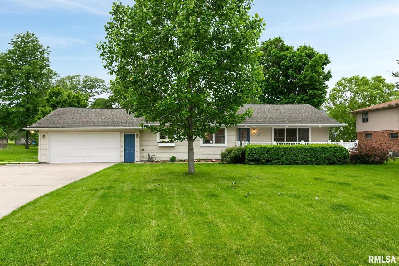 107 18th St., Rapids City, IL 61278