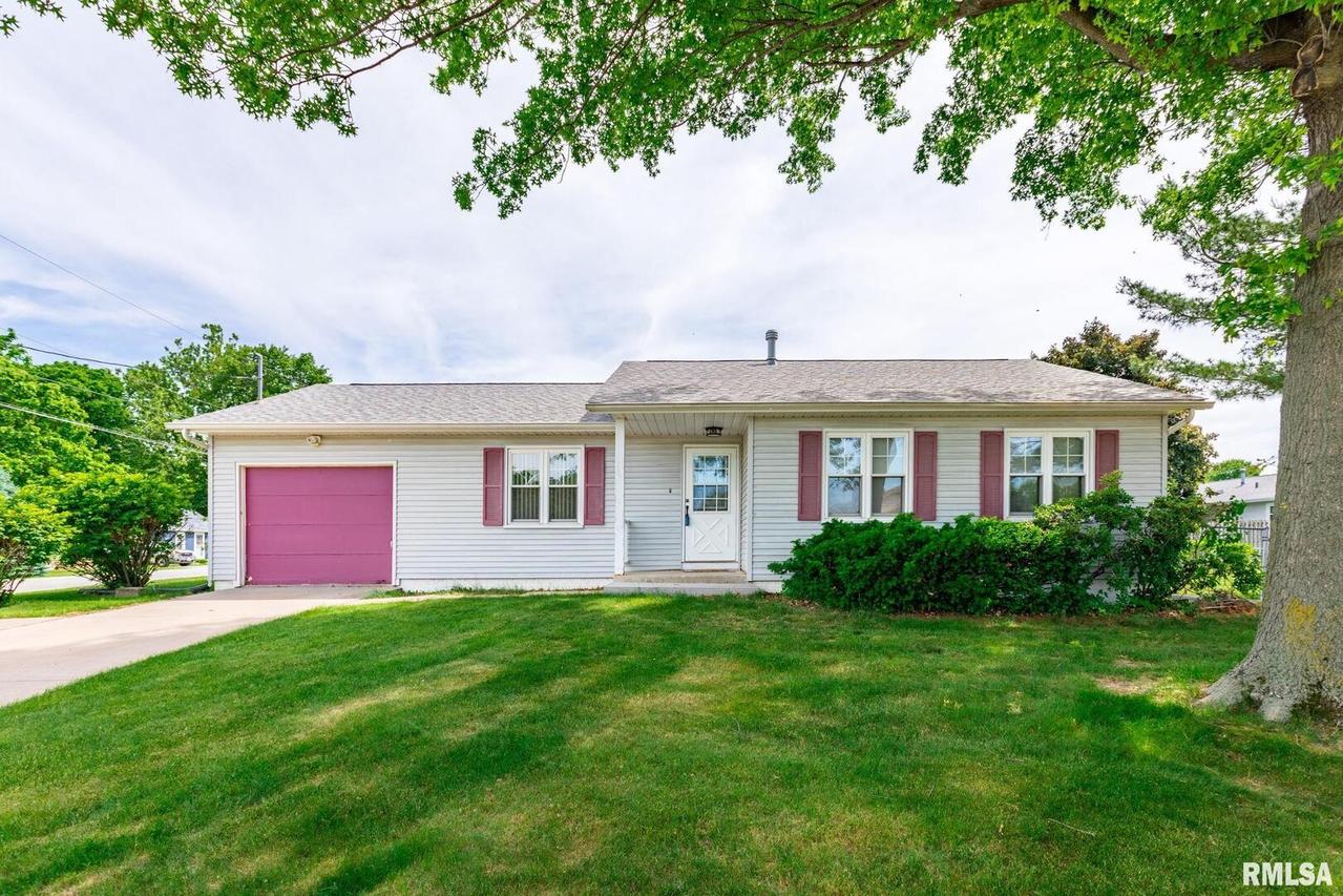 1706 33rd Ave., East Moline, IL 61244