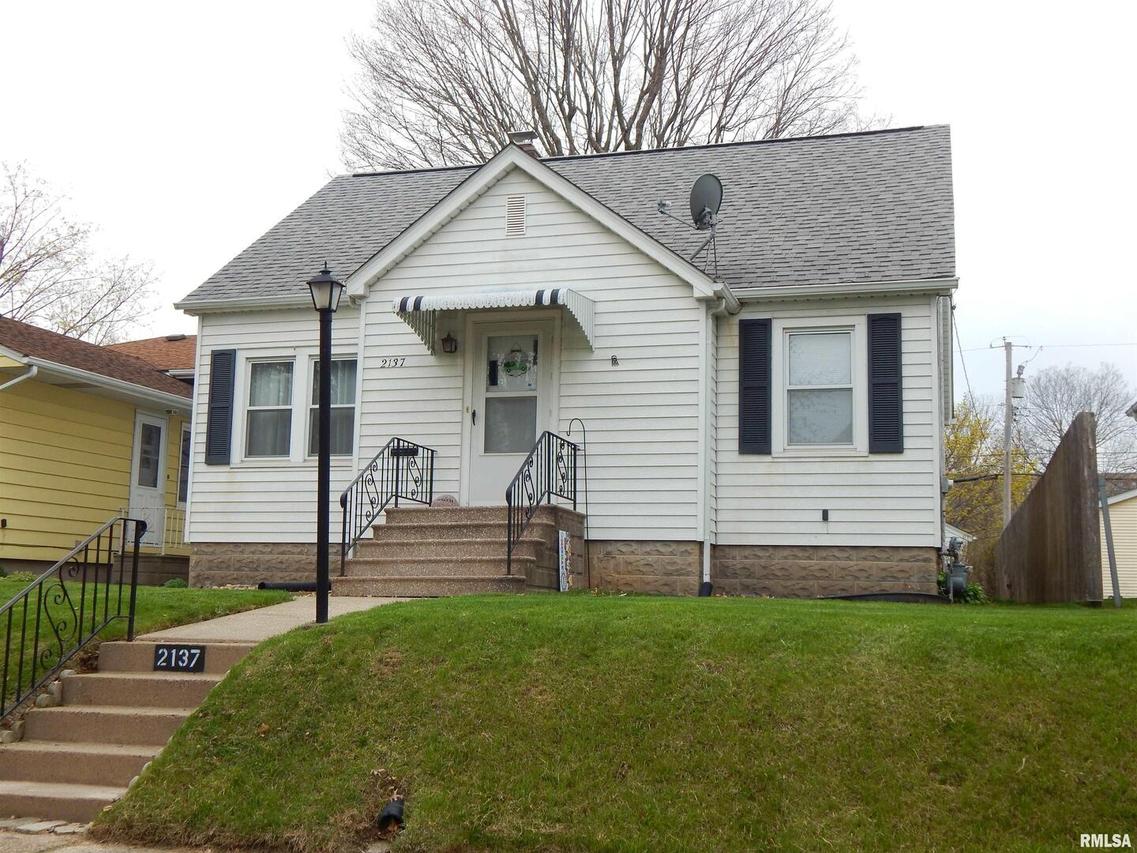 2137 3rd St., Moline, IL 61265