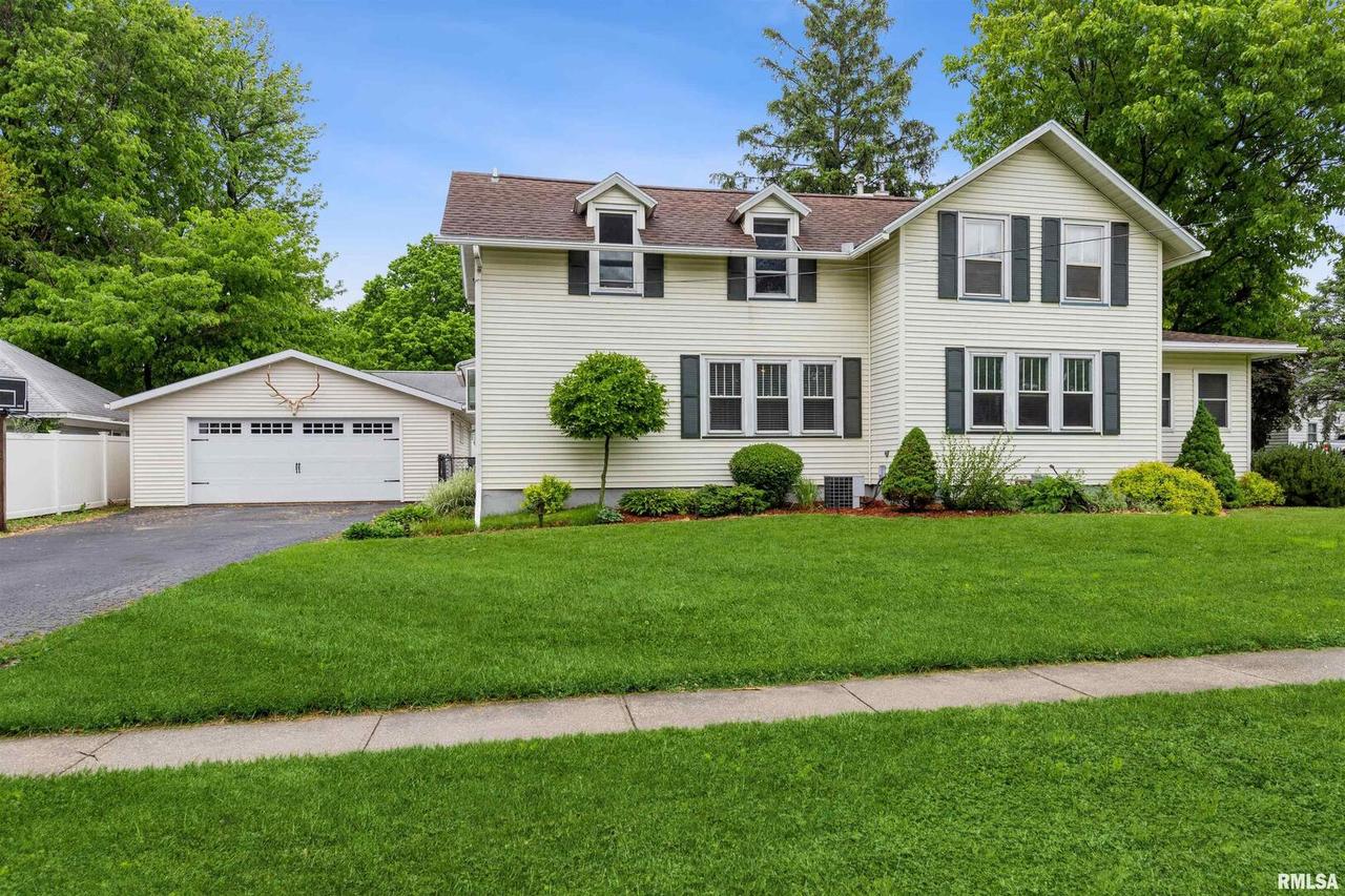 222 S Ridge St., Cambridge, IL 61231